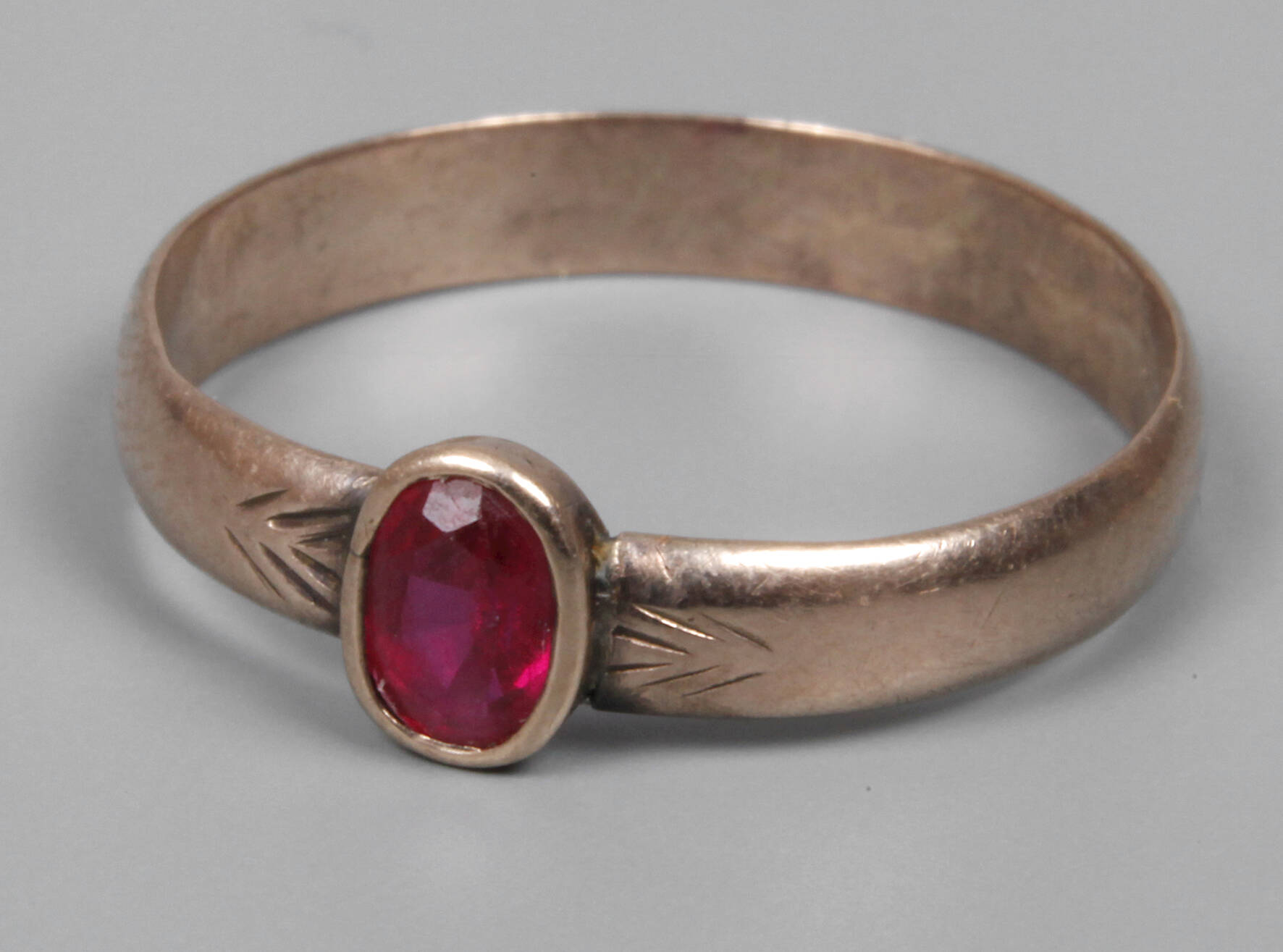 Damenring mit Rubin