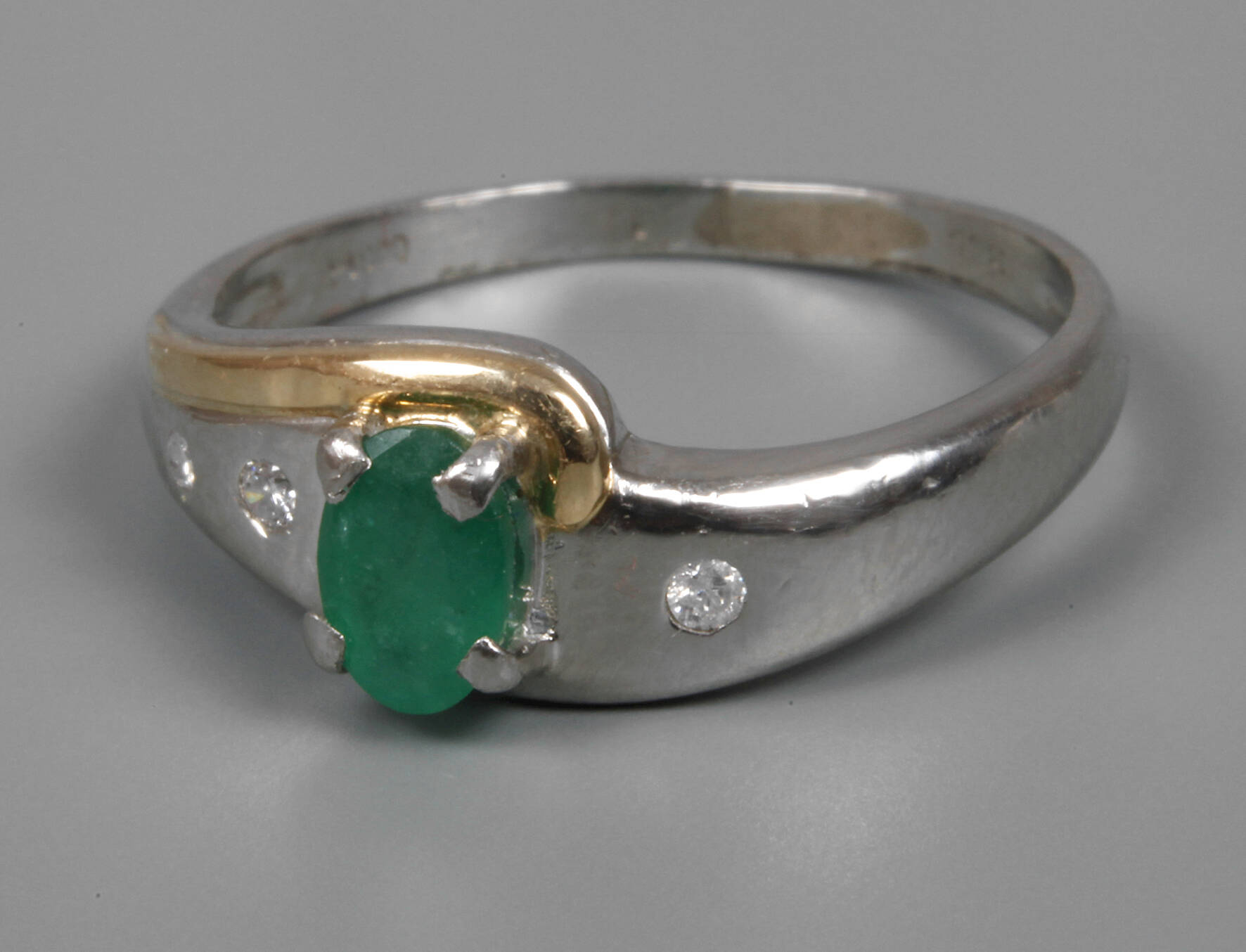 Damenring mit Smaragd