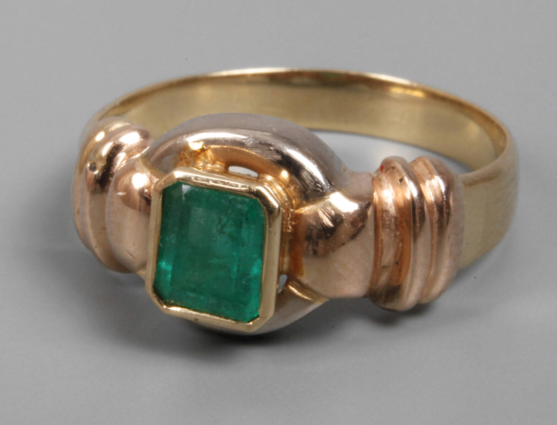 Damenring mit Smaragd