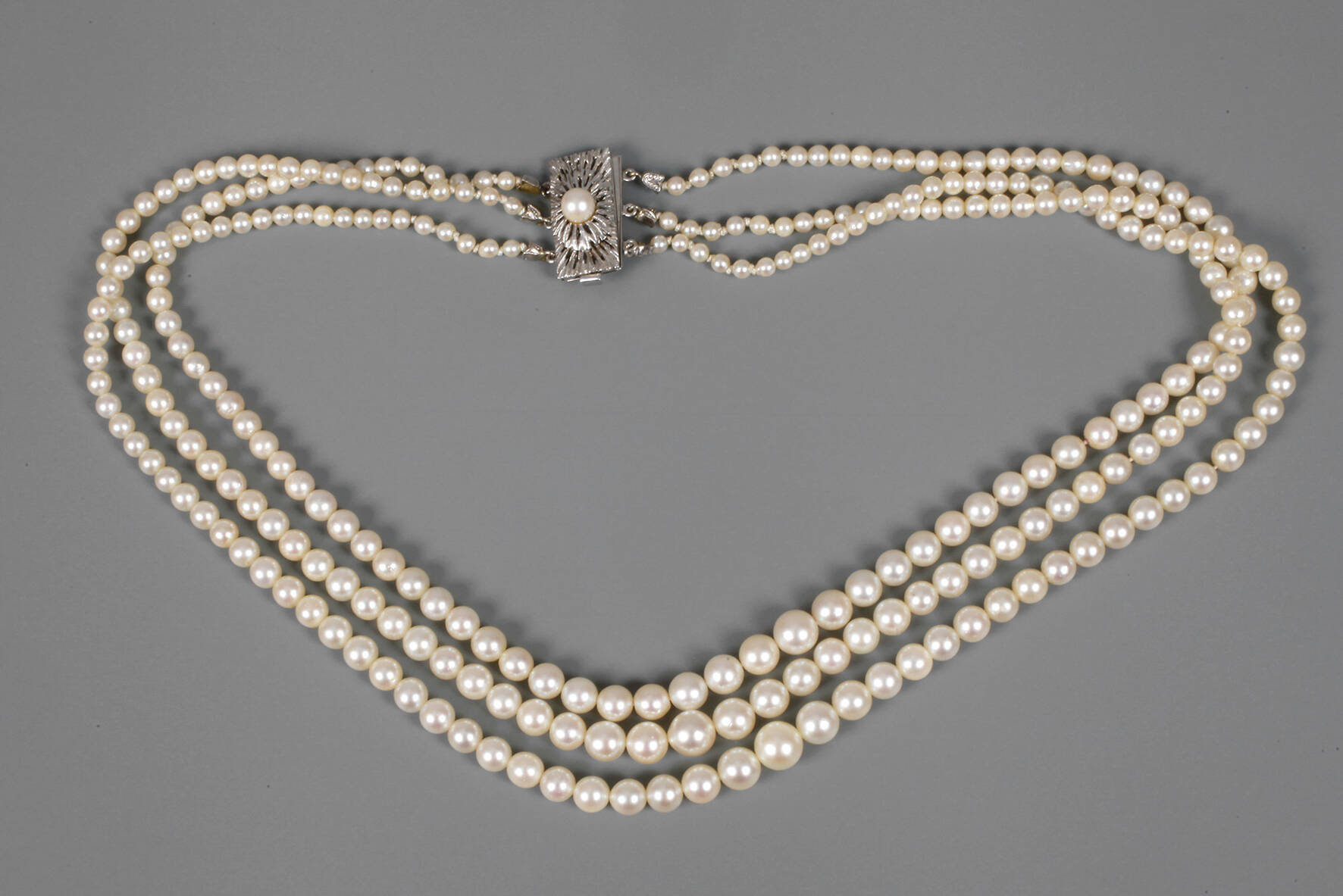 Dreireihiges Perlencollier