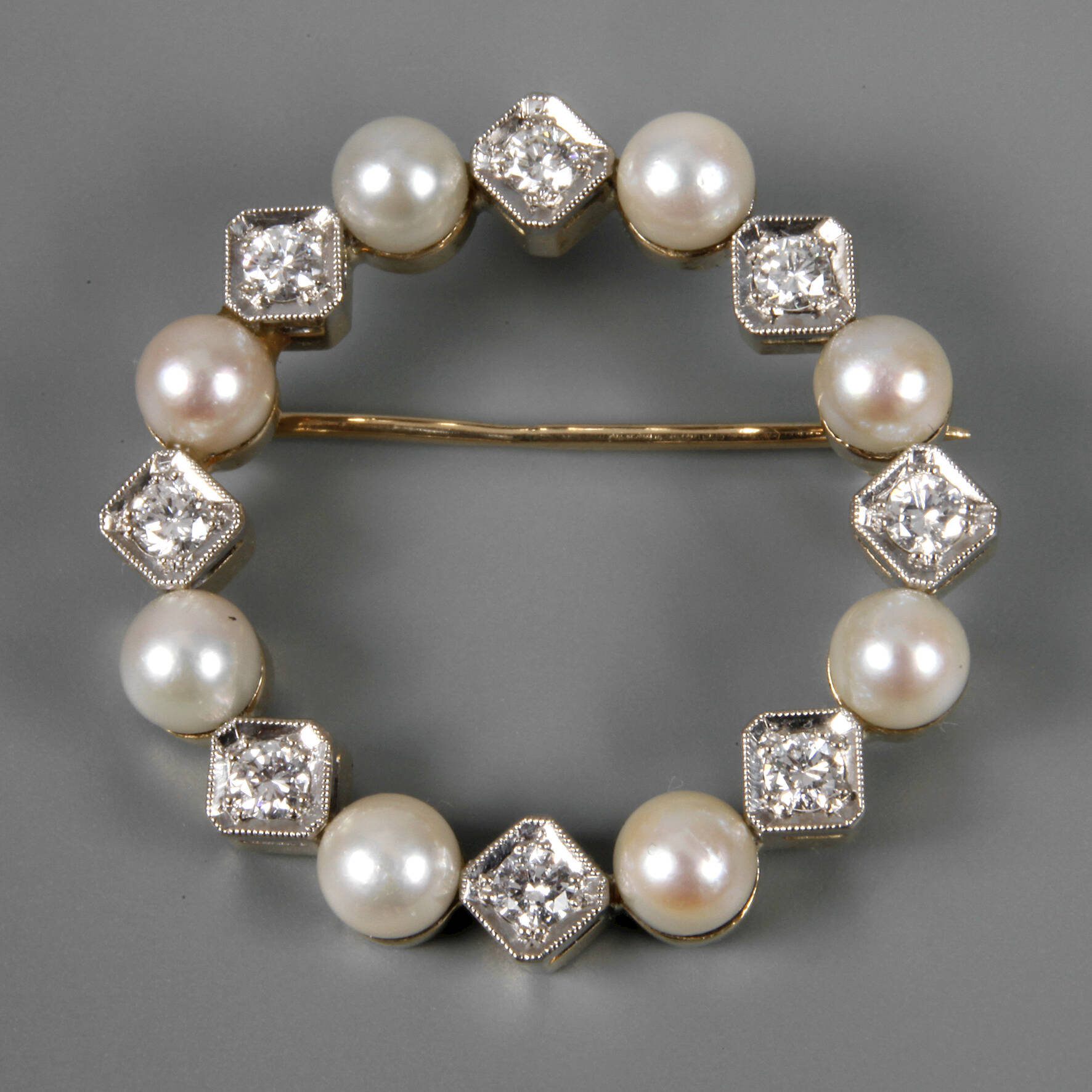 Brosche mit Perlen und Brillanten