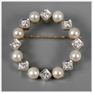Brosche mit Perlen und Brillanten
