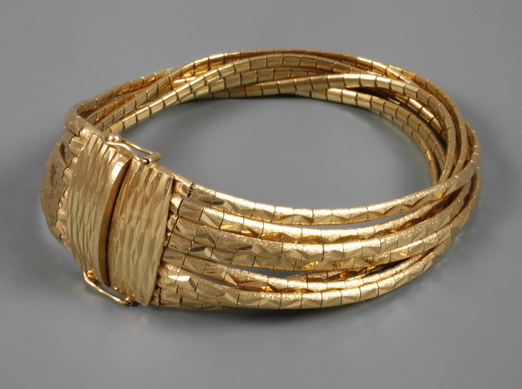 Mehrreihiges Goldarmband