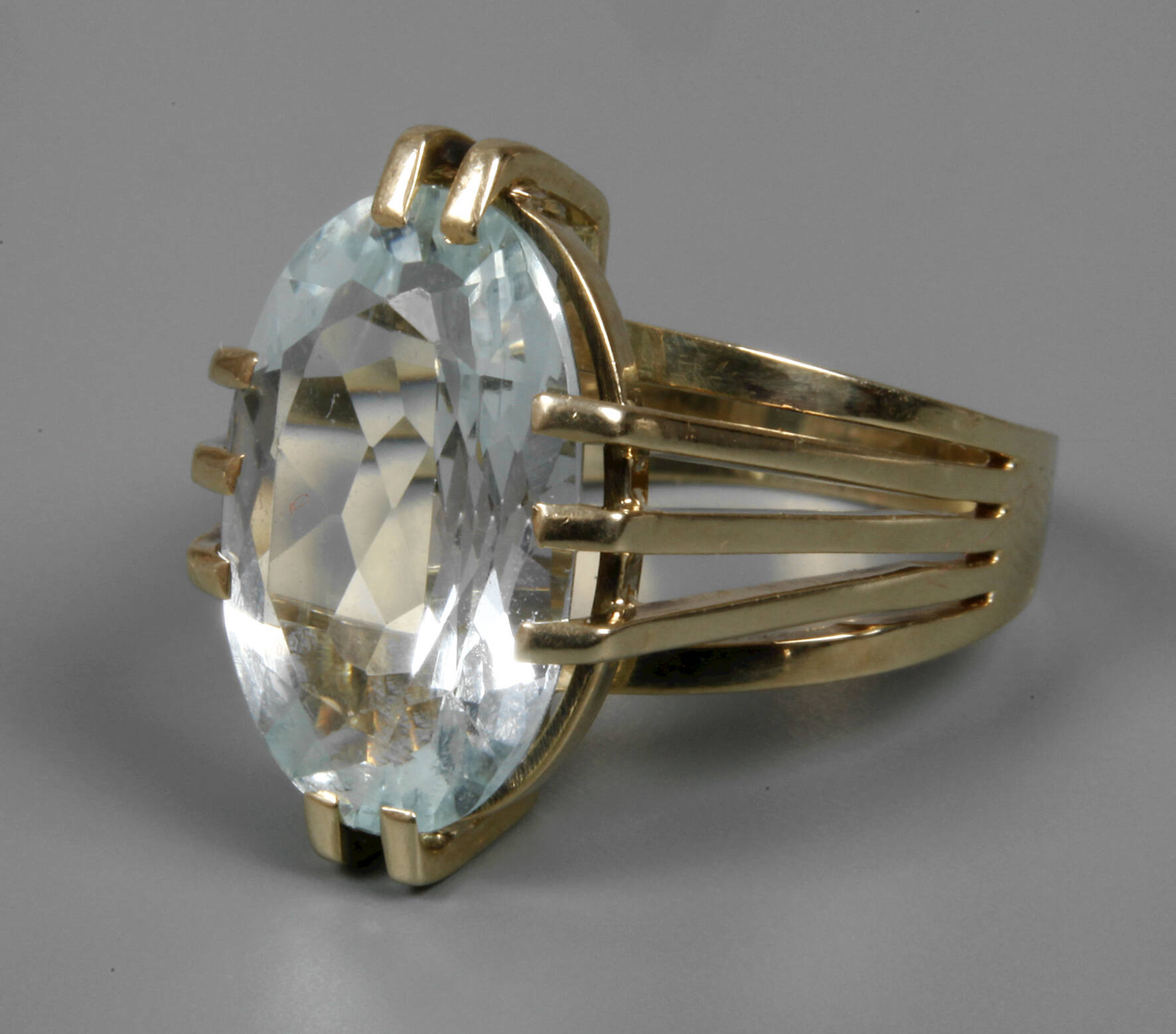 Damenring mit Aquamarin