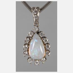 Anhänger mit Edelopal und Brillanten