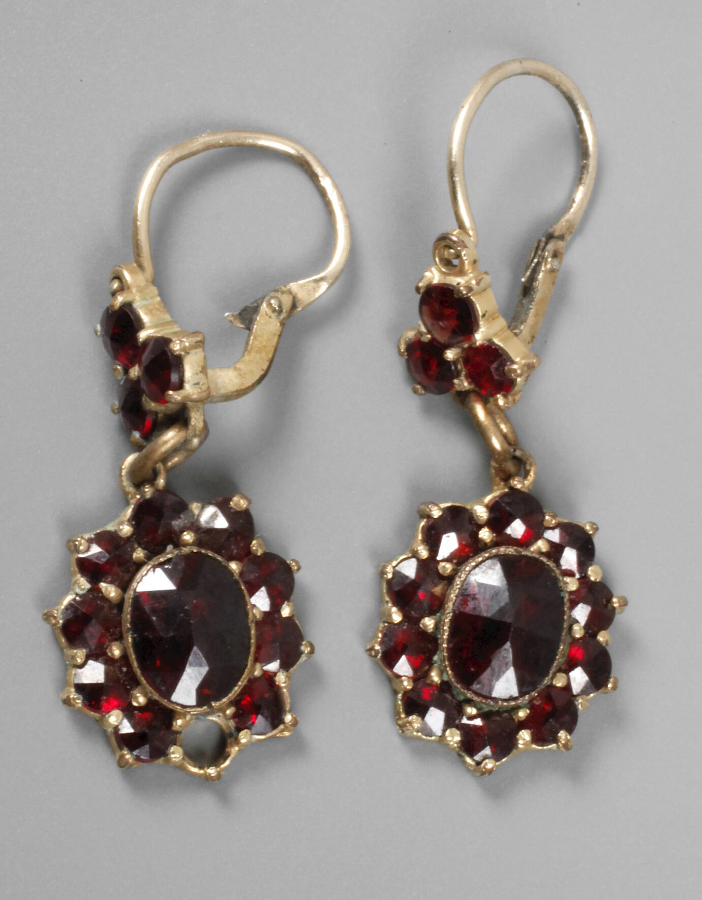 Paar Granatohrringe