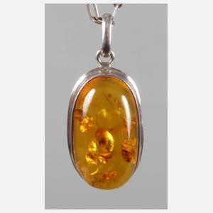 Anhänger mit großem Bernsteincabochon