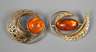 Zwei Bernsteinbroschen