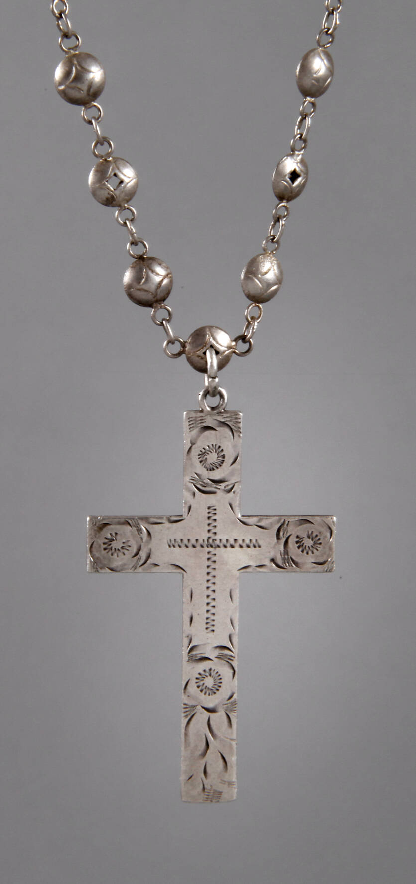 Kette mit Kreuzanhänger