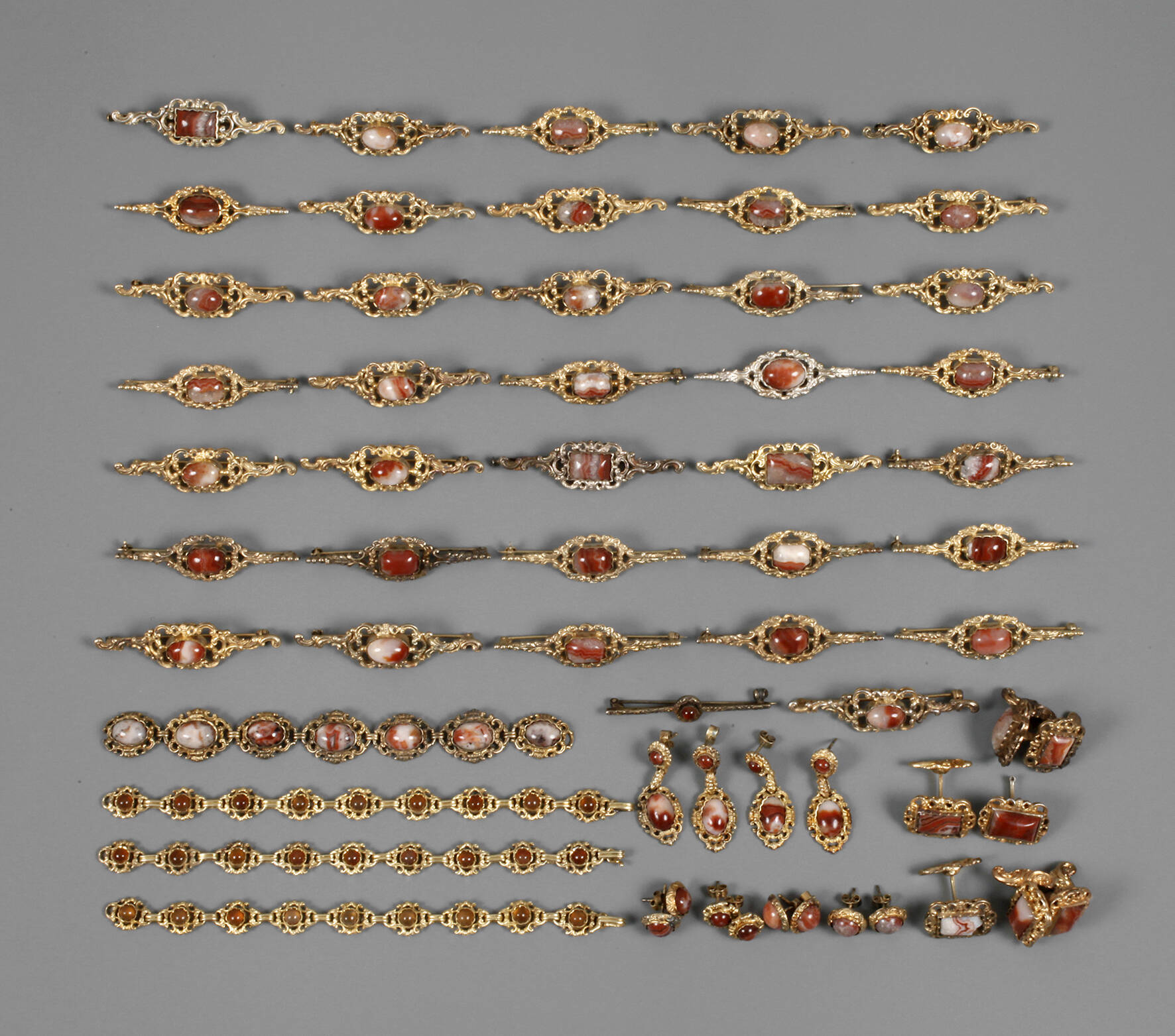 Großes Schmuckkonvolut aus Geschäftsauflösung