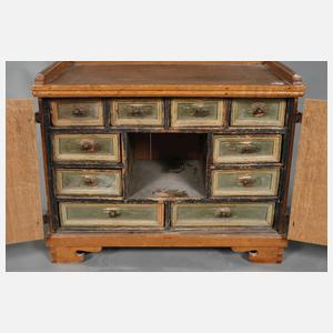 Barockes Kabinettschränkchen