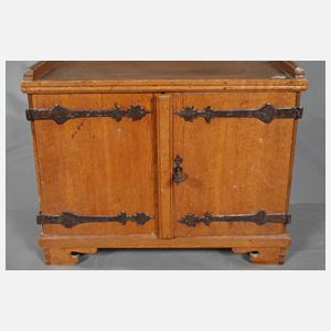 Barockes Kabinettschränkchen