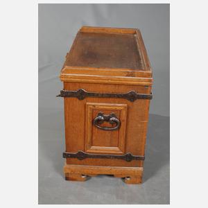 Barockes Kabinettschränkchen