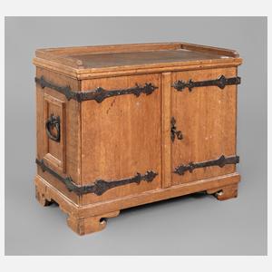 Barockes Kabinettschränkchen