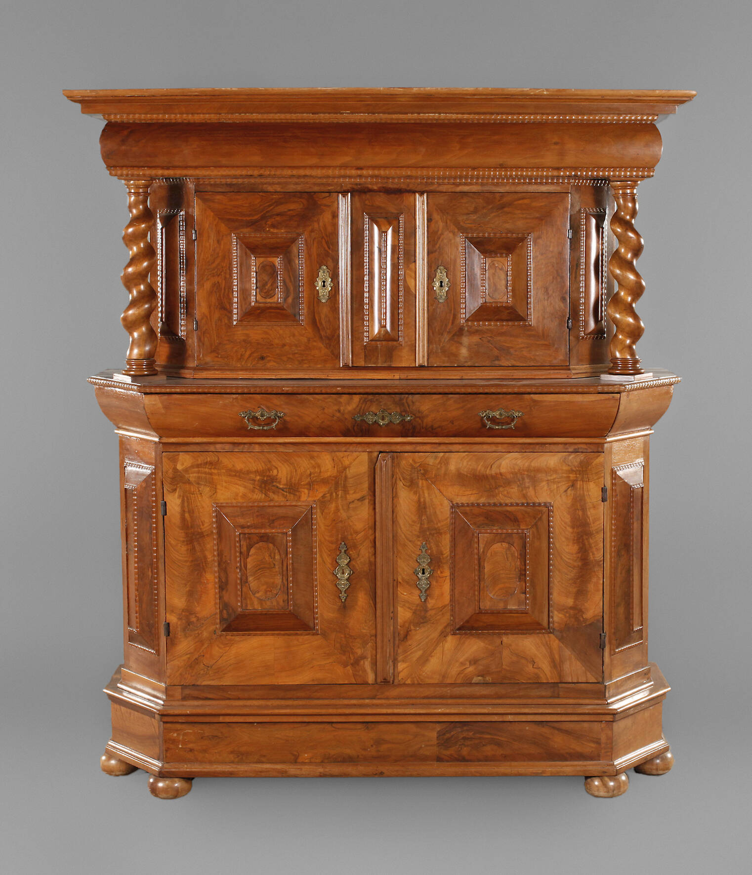 Barocker Aufsatzschrank