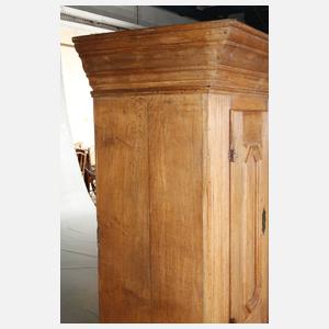 Barocker Kleiderschrank