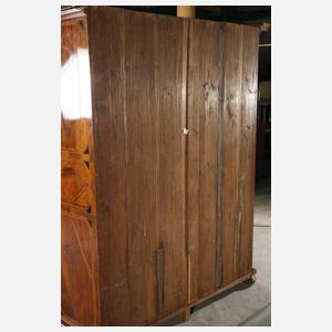Barocker Kleiderschrank