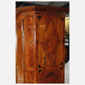Barocker Kleiderschrank