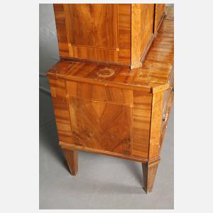 Klassizistische Aufsatzkommode