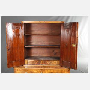 Klassizistische Aufsatzkommode