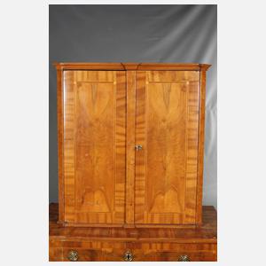 Klassizistische Aufsatzkommode