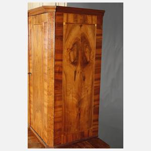 Klassizistische Aufsatzkommode