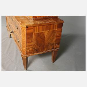 Klassizistische Aufsatzkommode