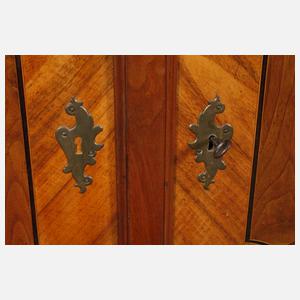 Halbschrank im Barockstil