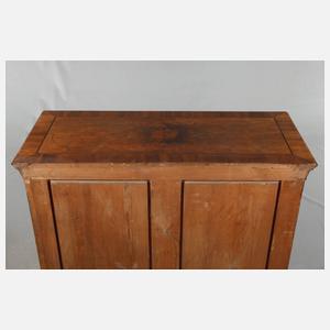 Halbschrank im Barockstil
