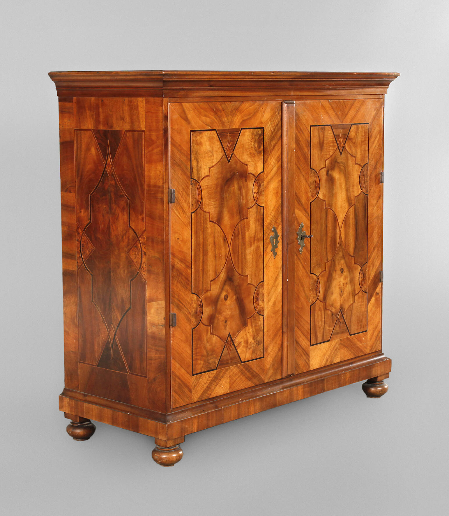 Halbschrank im Barockstil