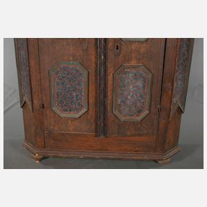 Bemalter Bauernschrank