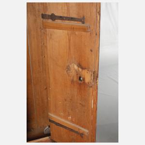 Bemalter Bauernschrank