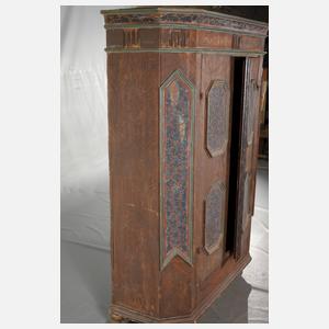 Bemalter Bauernschrank