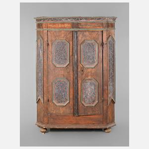 Bemalter Bauernschrank