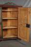 Zierlicher Bauernschrank