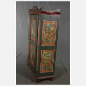 Zierlicher Bauernschrank