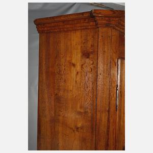 Klassizistischer Schrank