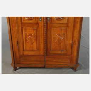 Klassizistischer Schrank