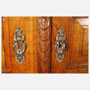 Klassizistischer Schrank