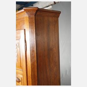 Klassizistischer Schrank