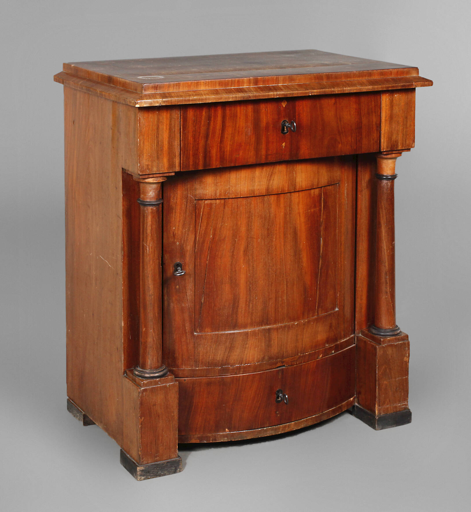 Kleiner Halbschrank Empire