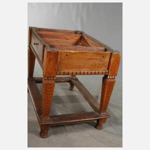 Klassizistischer Tisch