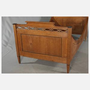 Klassizistisches Bett