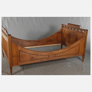 Klassizistisches Bett