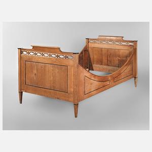 Klassizistisches Bett