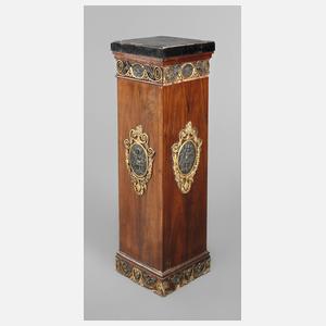 Feine klassizistische Säule