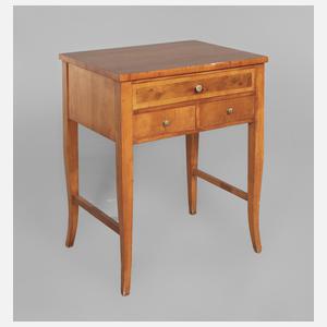 Nähtisch im Biedermeierstil