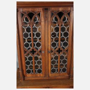 Neogotischer Bücherschrank