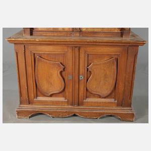 Neogotischer Bücherschrank