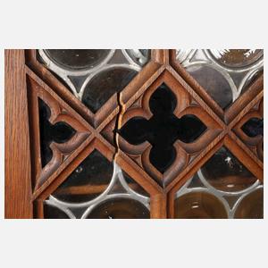 Neogotischer Bücherschrank